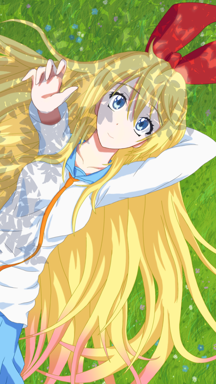 Phone wallpaper of Chitoge Kirisaki from Nisekoi: anime-style portrait of her lying on grass with long blonde hair, red ribbon/bow and bright blue eyes, smiling.