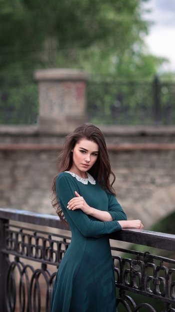 depth of field dress long hair brunette woman model Phone Wallpaper