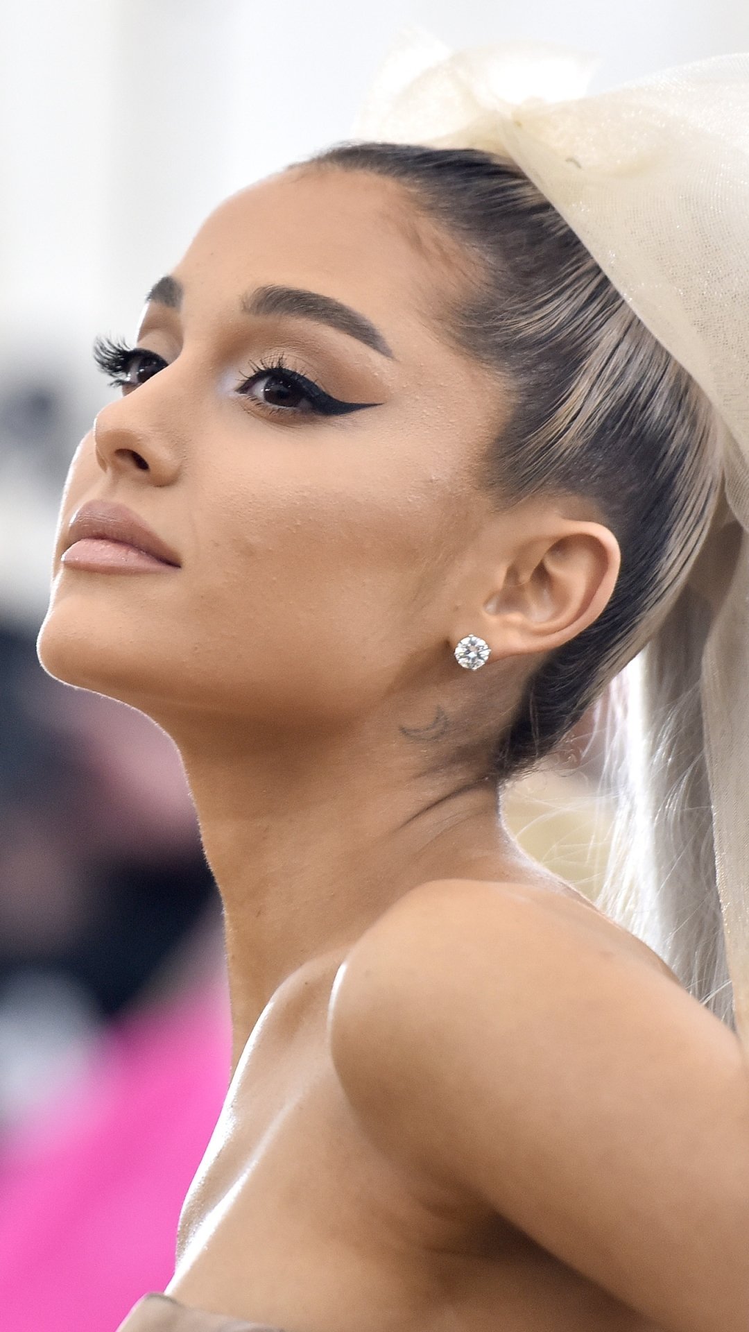 Celebrity Ariana Grande Mobile Abyss