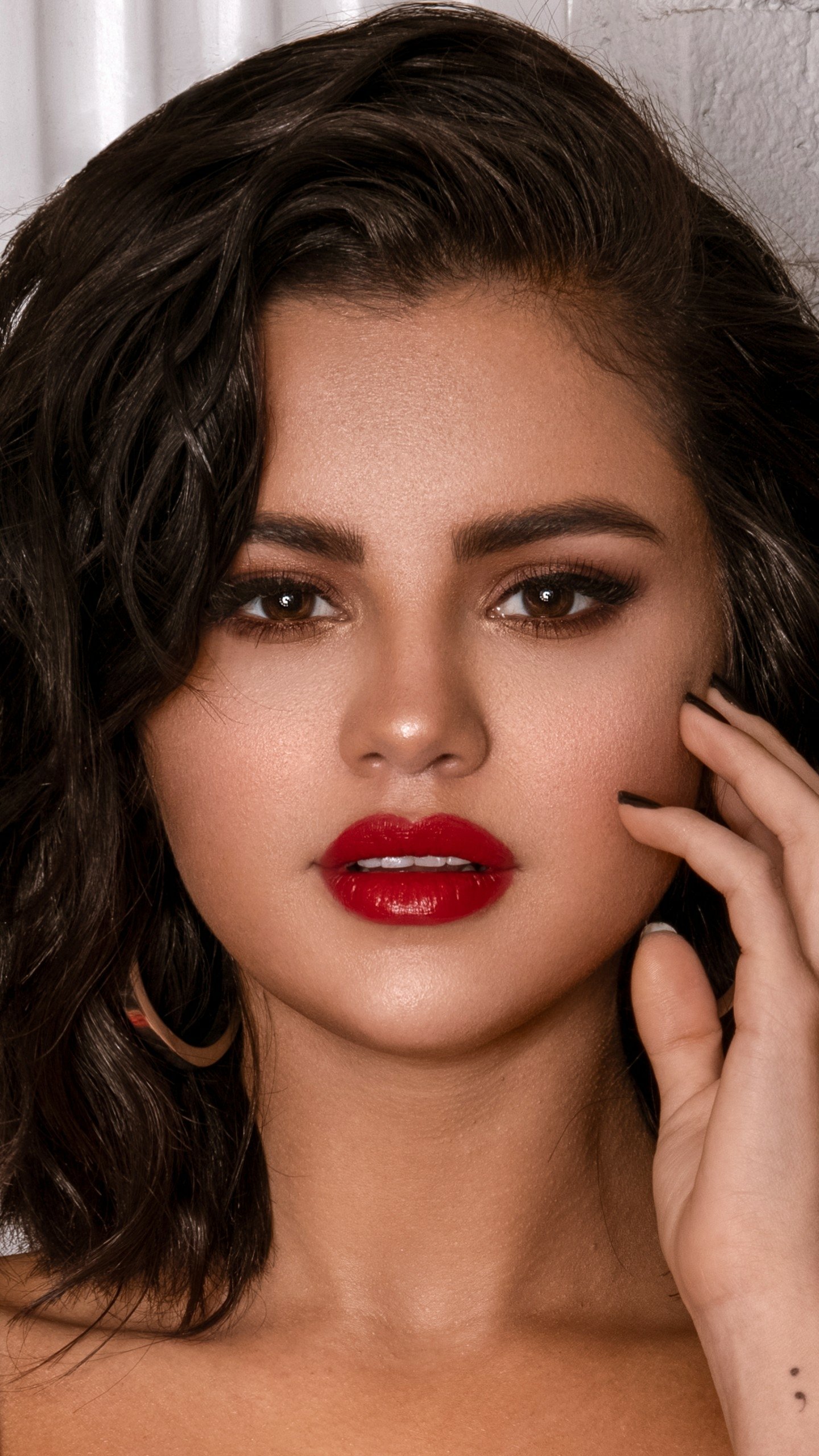Download Earrings Close-up Lipstick Brown Eyes Black Hair Latina Actress Singer Music Selena Gomez Phone Wallpaper