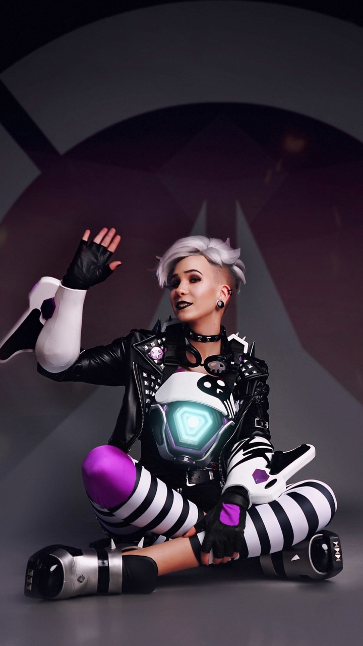 Download Tracer (Overwatch) Woman Cosplay Phone Wallpaper - Mobile Abyss