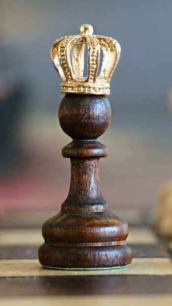 blur man made chess Phone Wallpaper