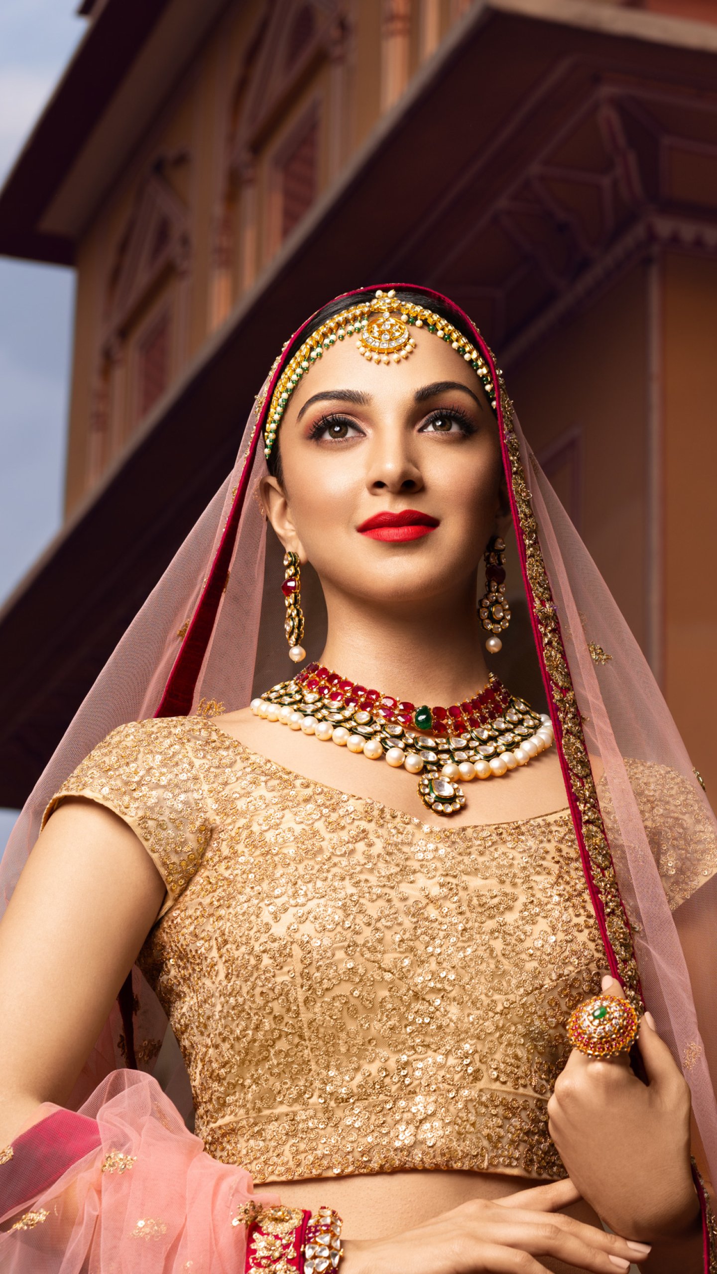 Download Jewelry Necklace Earrings Lipstick Indian Actress Celebrity Kiara Advani Phone Wallpaper