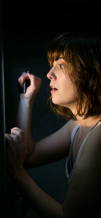 Mary Elizabeth Winstead movie 10 Cloverfield Lane Phone Wallpaper