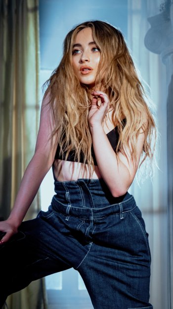 American singer blonde music Sabrina Carpenter Phone Wallpaper