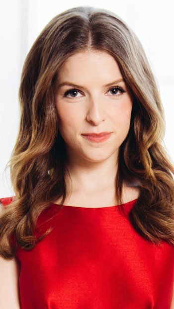 Celebrity Anna Kendrick Phone Wallpaper