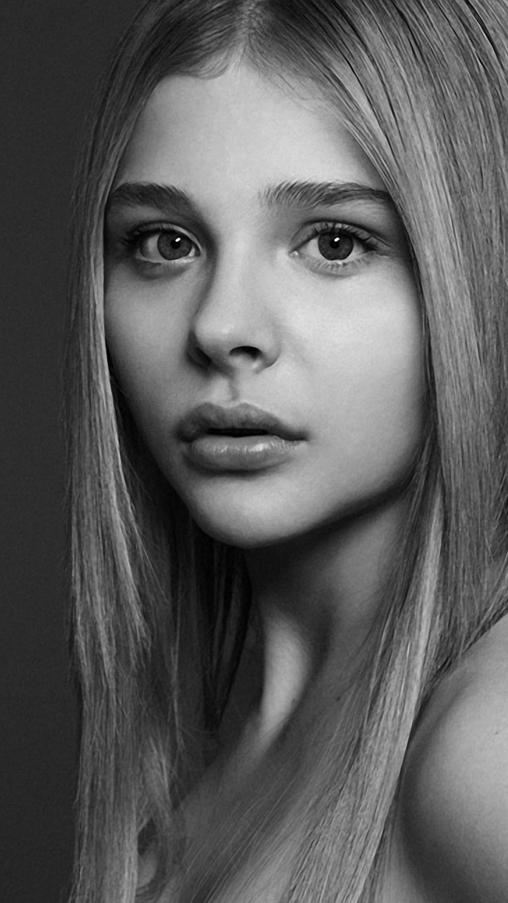 Download Celebrity Chloë Grace Moretz Phone Wallpaper - Mobile Abyss