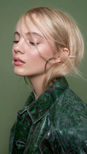 Celebrity Freya Allan Phone Wallpaper