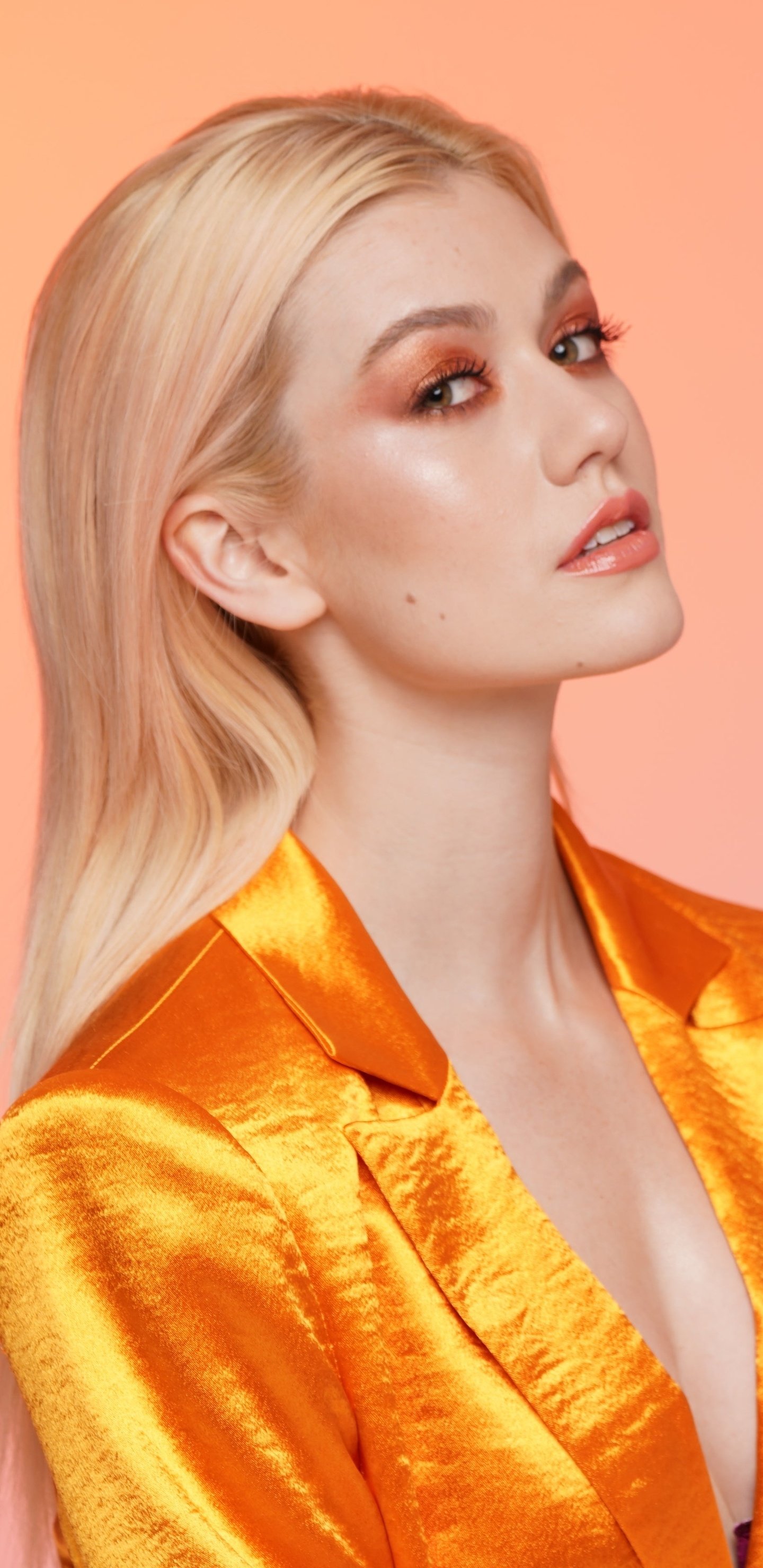 Download Celebrity Katherine McNamara Phone Wallpaper