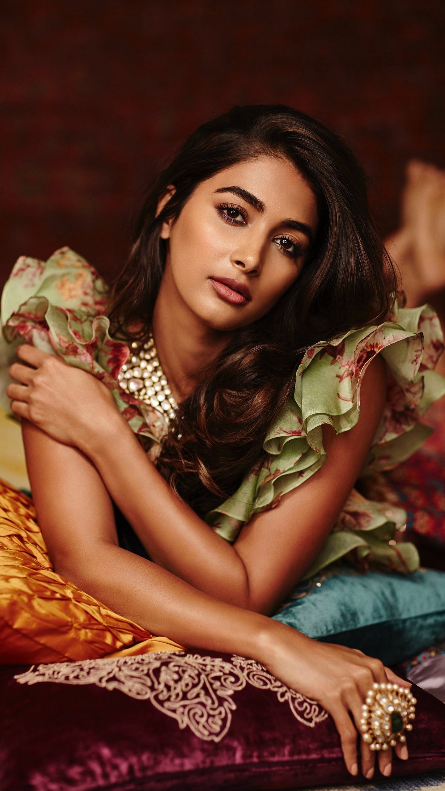 Download Celebrity Pooja Hegde Phone Wallpaper