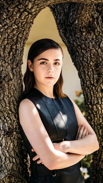 Celebrity Kiernan Shipka Phone Wallpaper