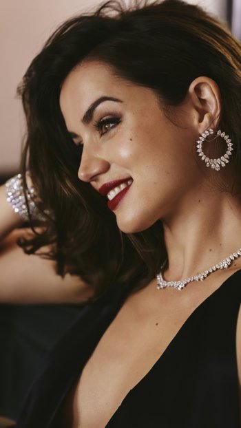 earrings brunette actress Cuban Celebrity Ana de Armas Phone Wallpaper