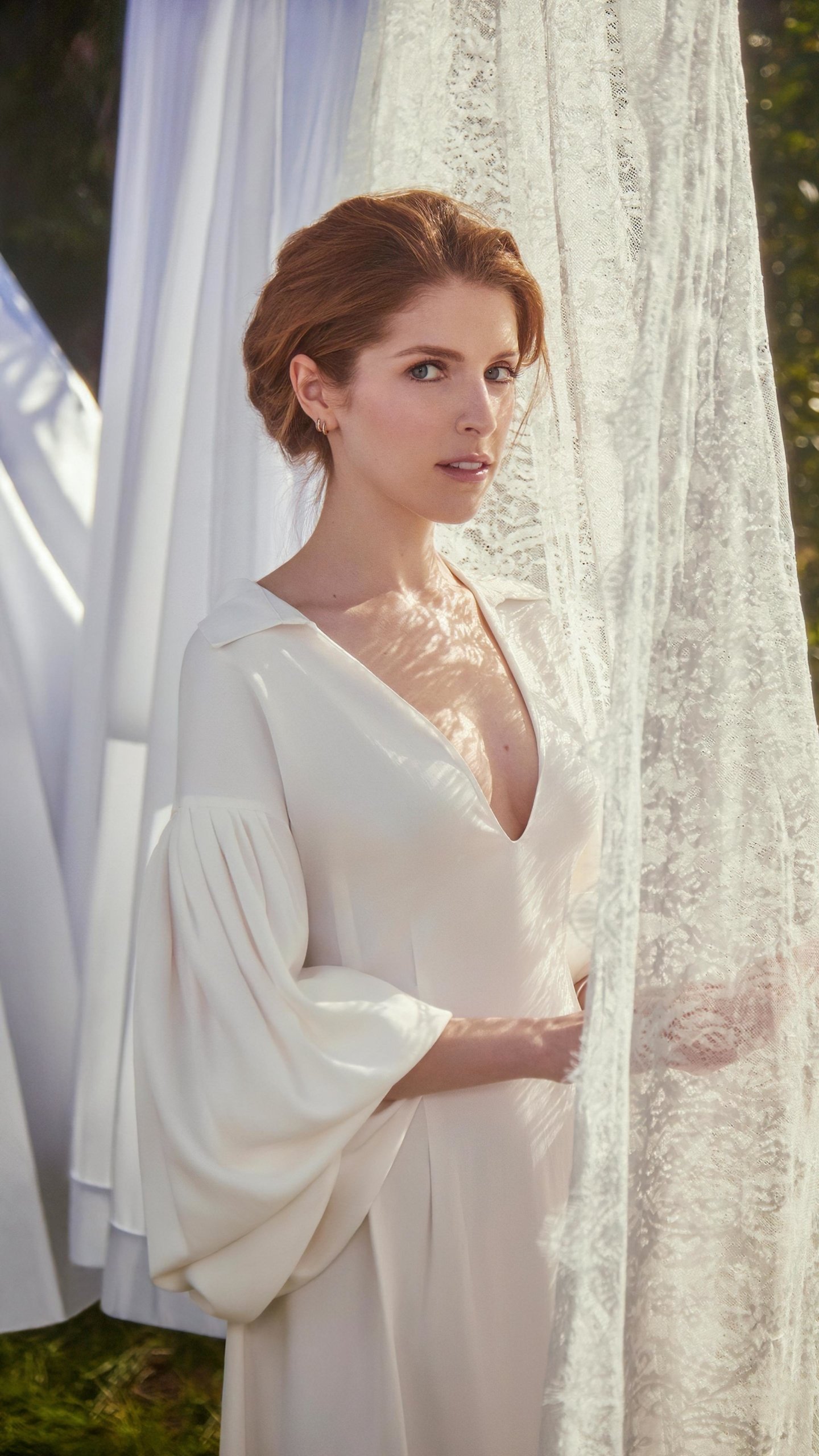 Download Celebrity Anna Kendrick Phone Wallpaper