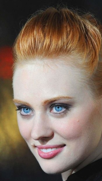 Celebrity Deborah Ann Woll Phone Wallpaper
