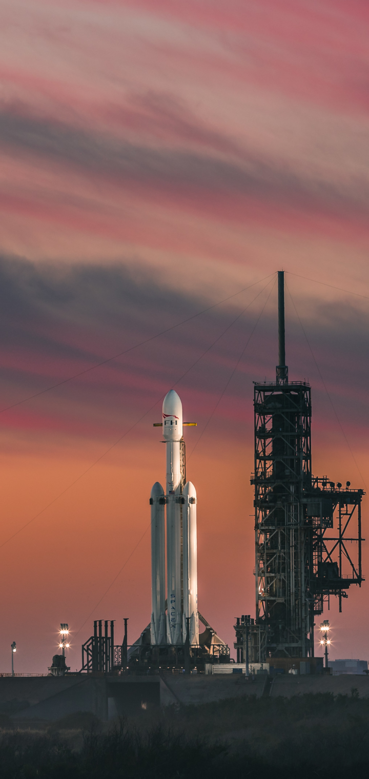 Falcon Heavy witing for space by SpaceX