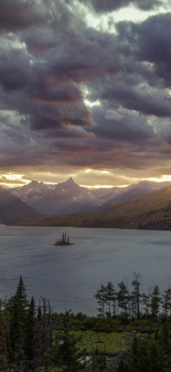  Sun rising over a beautiful mountain lake