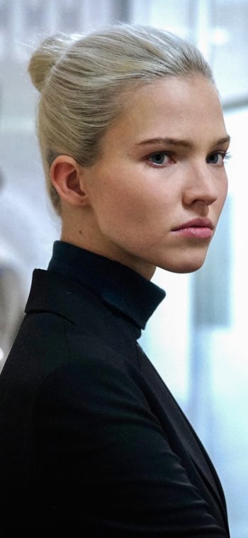 Sasha Luss Phone Wallpapers