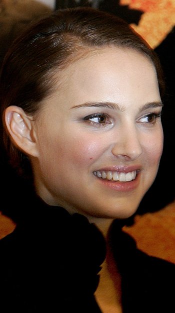 Celebrity Natalie Portman Phone Wallpaper