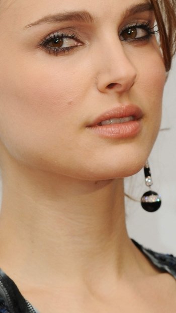Celebrity Natalie Portman Phone Wallpaper