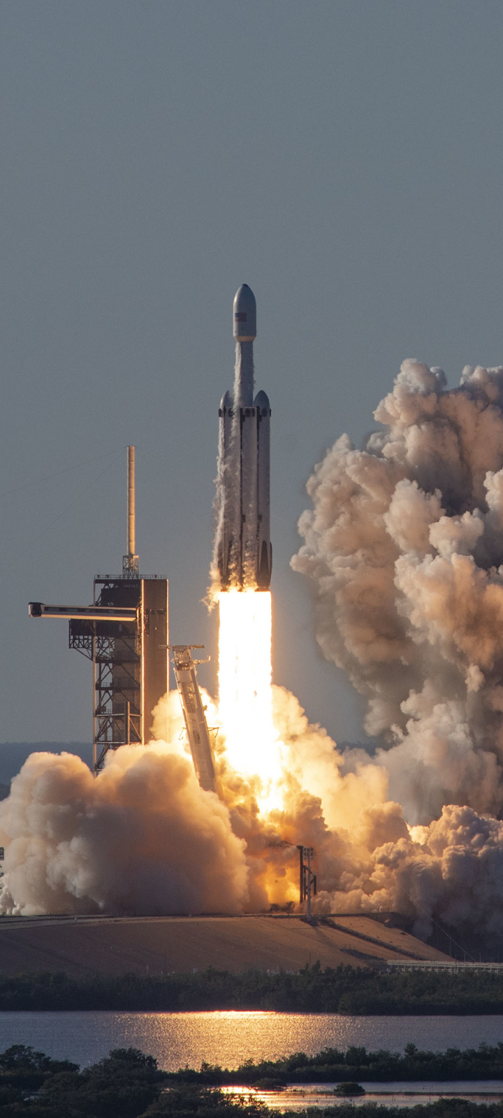 SpaceX Falcon Heavy - Arabsat 6A by SpaceX