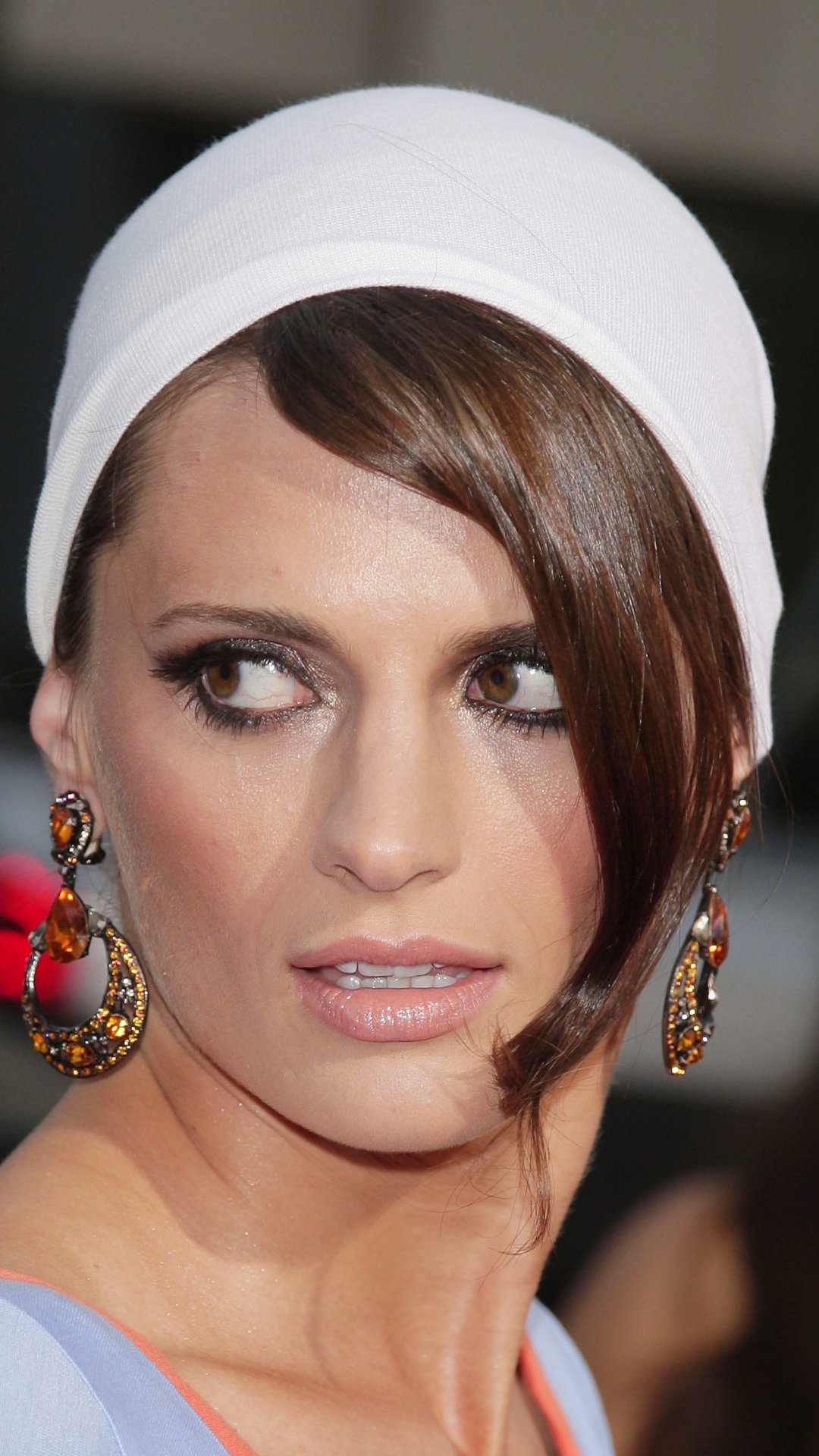 Download Celebrity Stana Katic Phone Wallpaper