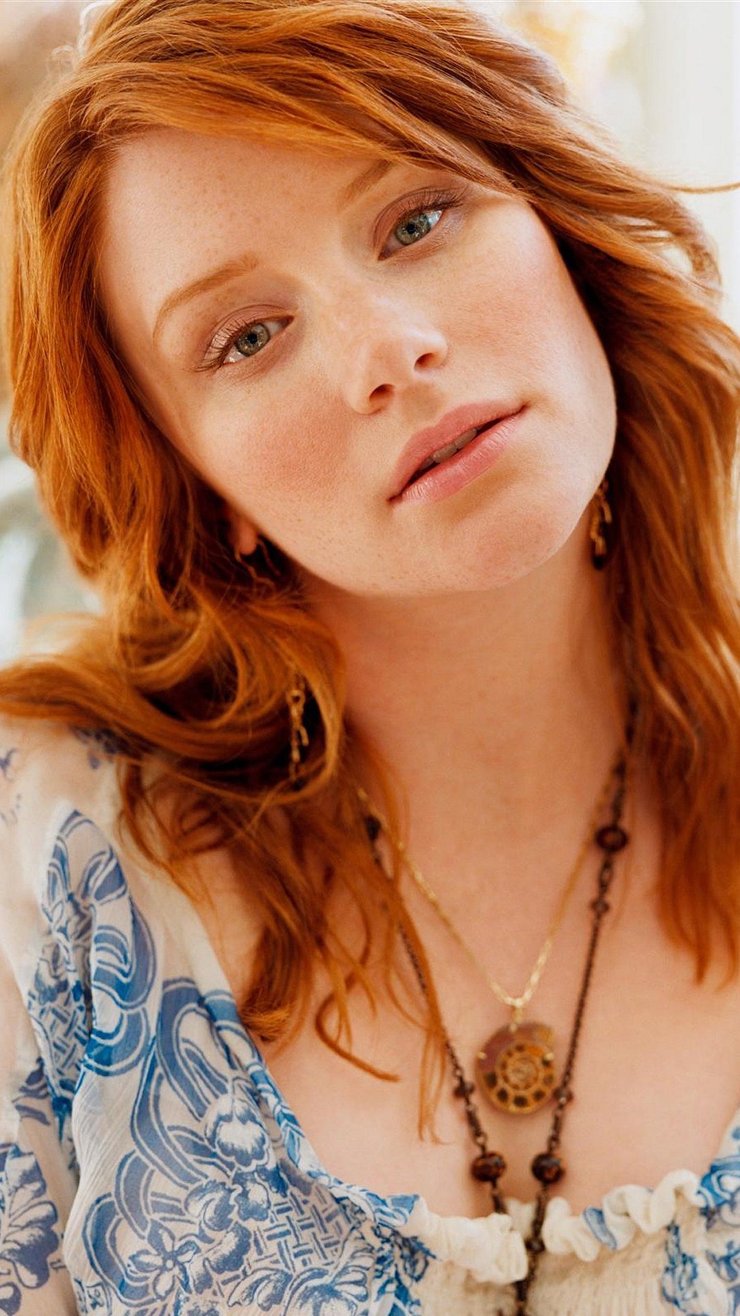 Download Celebrity Bryce Dallas Howard Phone Wallpaper