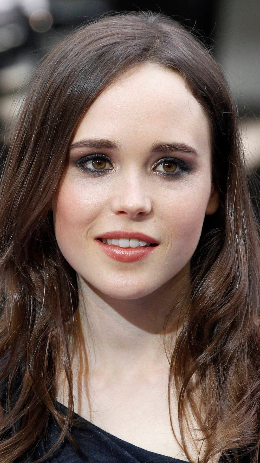 Download Celebrity Ellen Page Phone Wallpaper