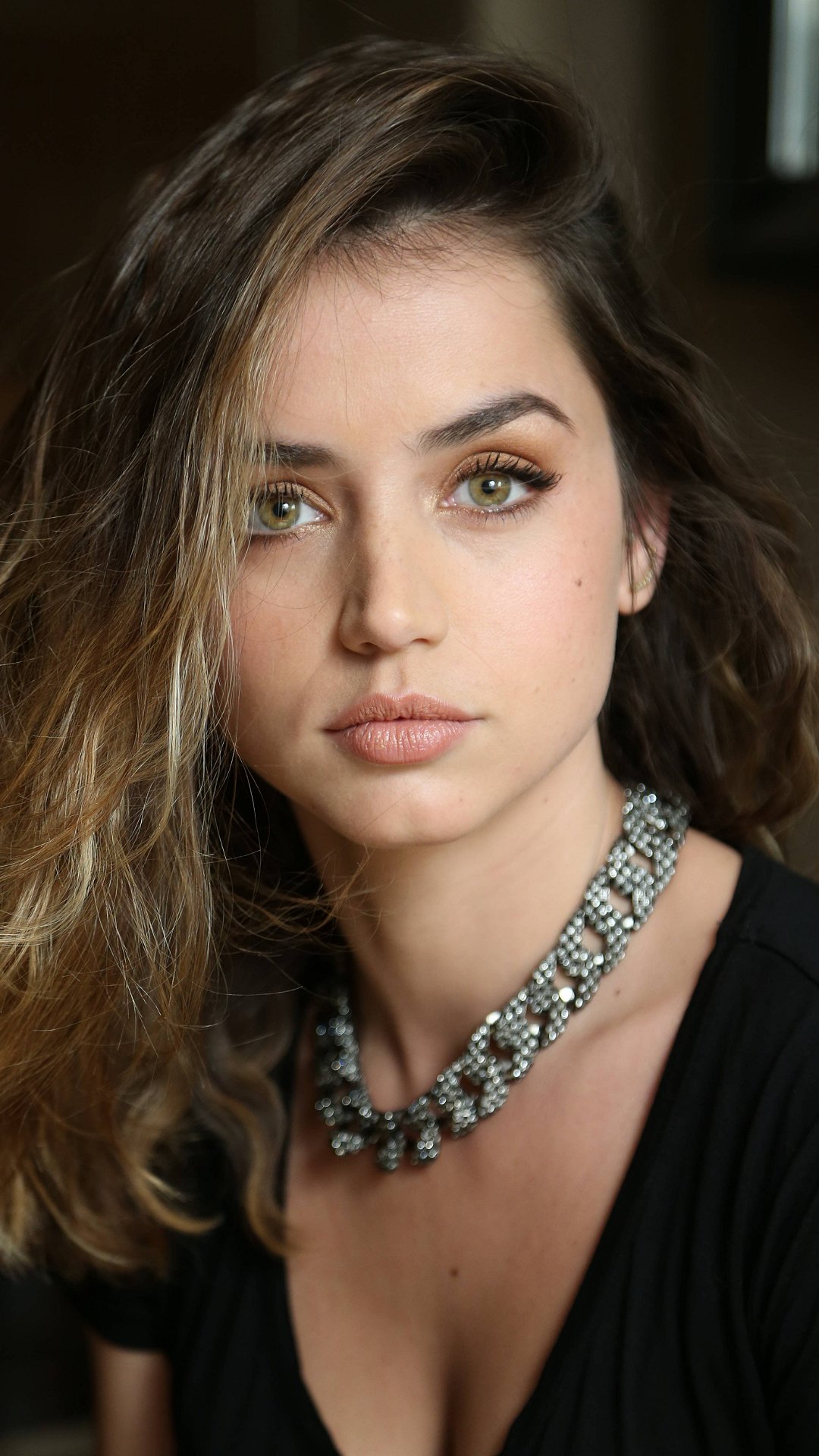 Download Celebrity Ana De Armas Phone Wallpaper