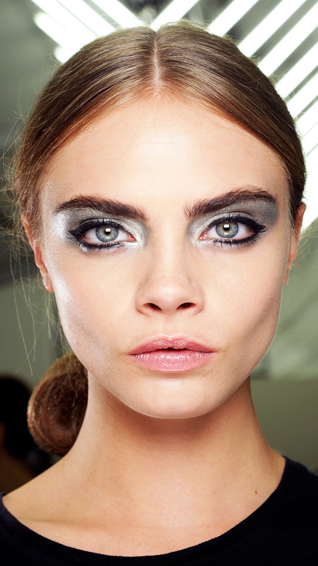 Download Celebrity Cara Delevingne Phone Wallpaper