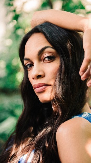 Celebrity Rosario Dawson Phone Wallpaper