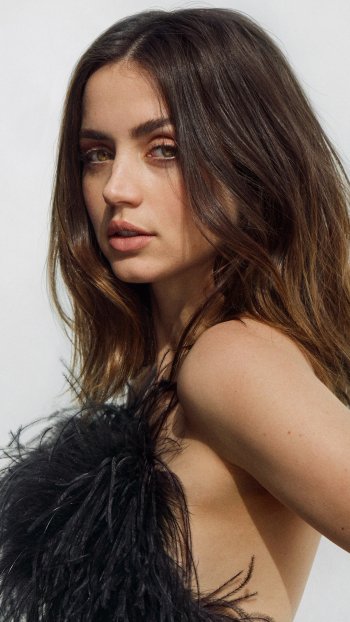 Celebrity Ana de Armas Phone Wallpaper