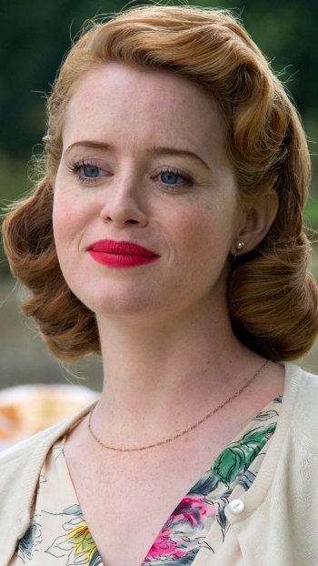 Celebrity Claire Foy Phone Wallpaper