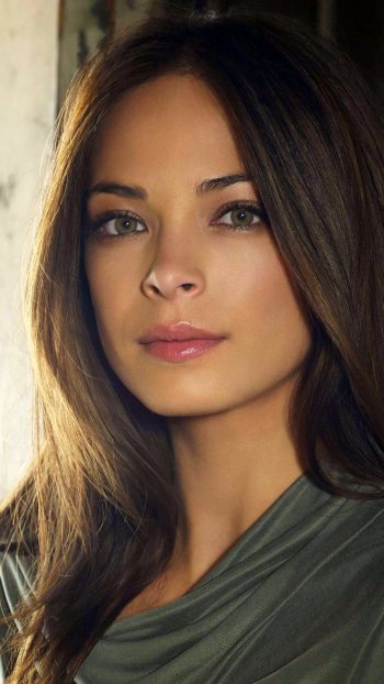 Celebrity Kristin Kreuk Phone Wallpaper