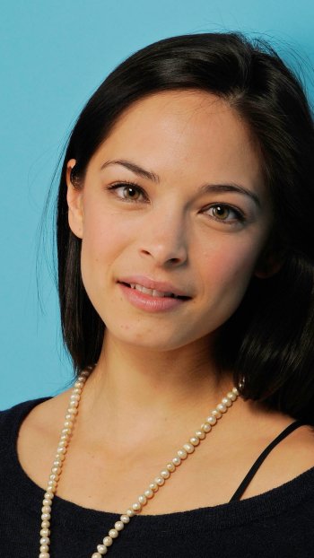 Celebrity Kristin Kreuk Phone Wallpaper
