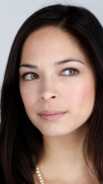 Celebrity Kristin Kreuk Phone Wallpaper