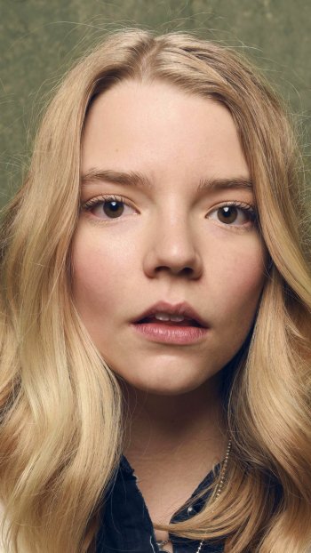 Celebrity Anya Taylor-Joy Phone Wallpaper