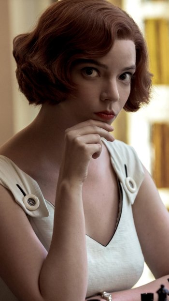 Celebrity Anya Taylor-Joy Phone Wallpaper