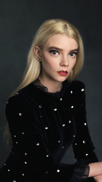 Celebrity Anya Taylor-Joy Phone Wallpaper