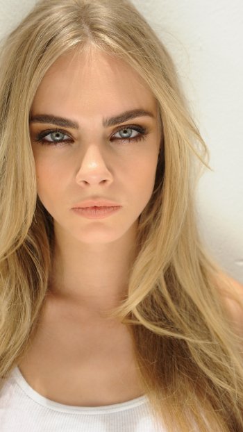 Celebrity Cara Delevingne Phone Wallpaper
