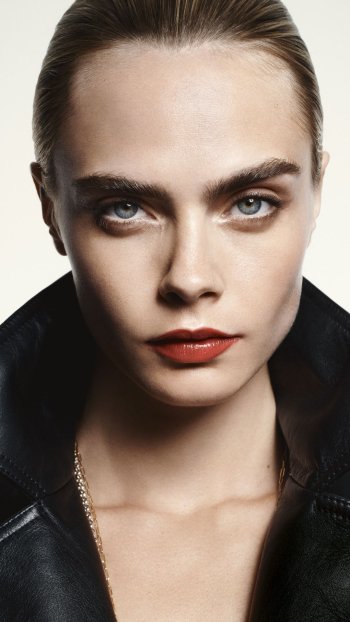 Celebrity Cara Delevingne Phone Wallpaper
