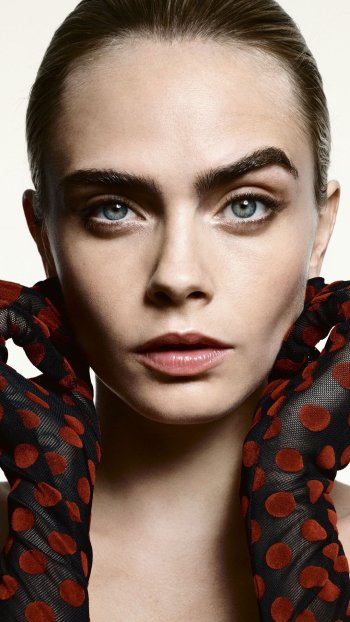Celebrity Cara Delevingne Phone Wallpaper