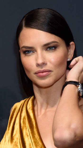 Celebrity Adriana Lima Phone Wallpaper