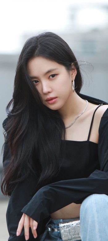 Korean black hair long hair singer music Park Ji-yeon Phone Wallpaper