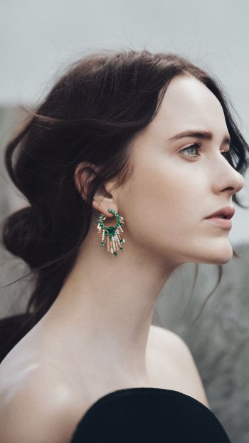 Celebrity Rachel Brosnahan Phone Wallpaper