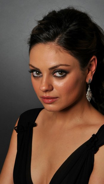 Celebrity Mila Kunis Phone Wallpaper