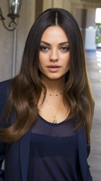 Celebrity Mila Kunis Phone Wallpaper