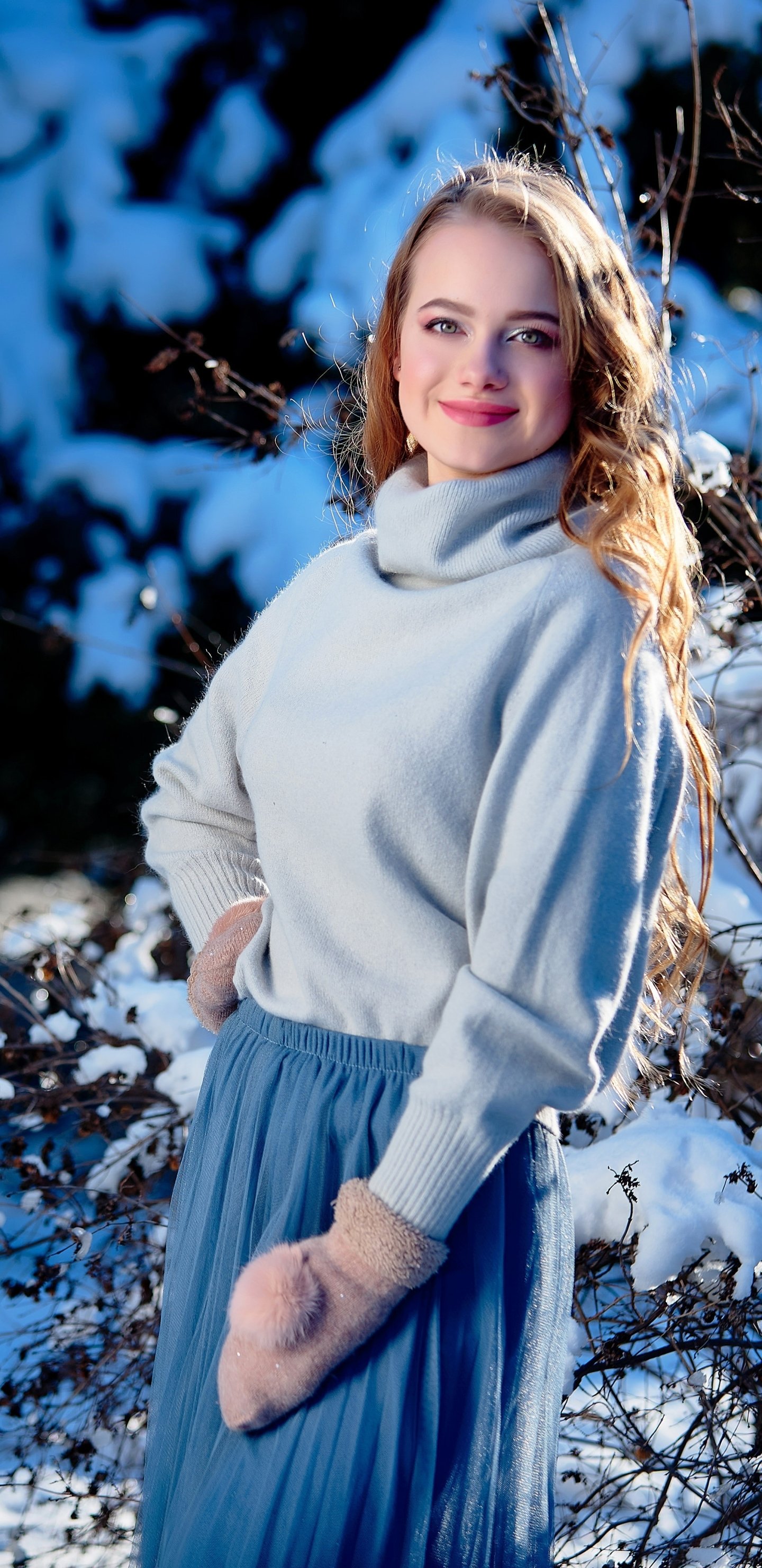 Download Lipstick Winter Woman Model Phone Wallpaper