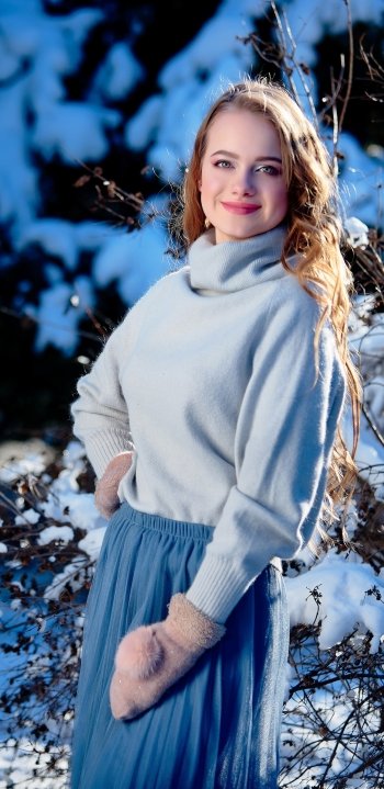 lipstick winter woman model Phone Wallpaper