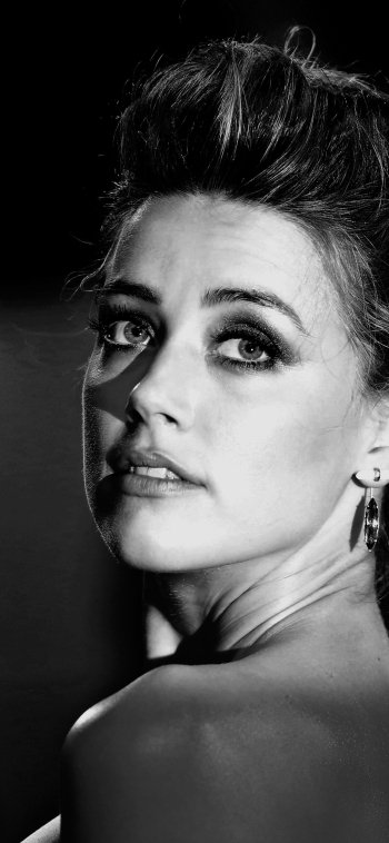 monochrome Celebrity Amber Heard Phone Wallpaper