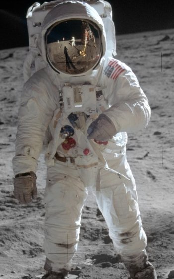 man buzz aldrin Phone Wallpaper